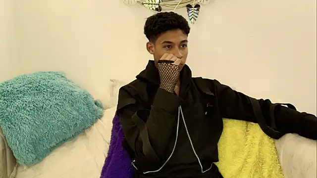 Snapshot of CoffeNaughty_nom chatting on 11/02/25, 06:49 CoffeNaughty nom online show from 11/02/25, 06:49