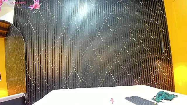 Miss Ariaa online show from 09/19/25, 11:44