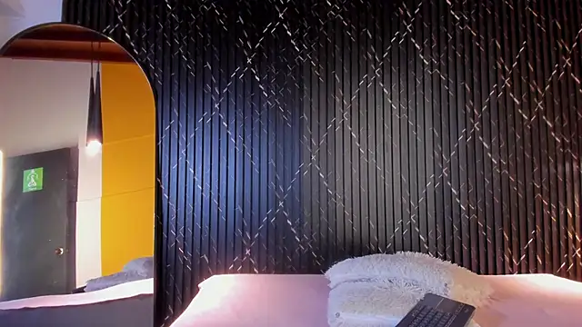 Miss Ariaa online show from 10/30/25, 10:49