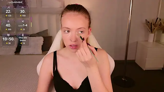 Snapshot of SallyPinkman chatting on 09/21/25, 09:11 SallyPinkman online show from 09/21/25, 09:11