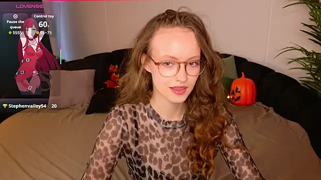 Snapshot of SallyPinkman chatting on 10/21/25, 02:07 SallyPinkman online show from 10/21/25, 02:07