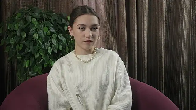 Snapshot of YvonneDouce chatting on 09/15/25, 05:29 YvonneDouce online show from 09/15/25, 05:29