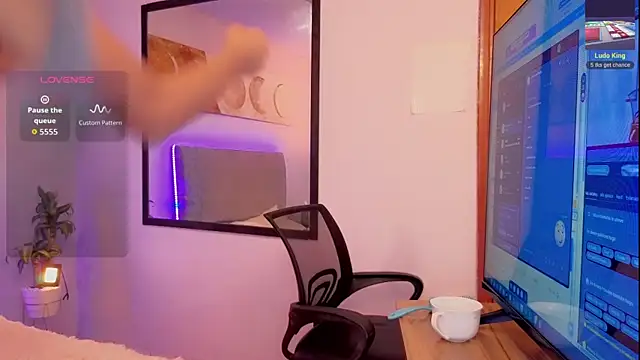 Snapshot of Marcello_Nova chatting on 11/20/25, 01:11 Marcello Nova online show from 11/20/25, 01:11