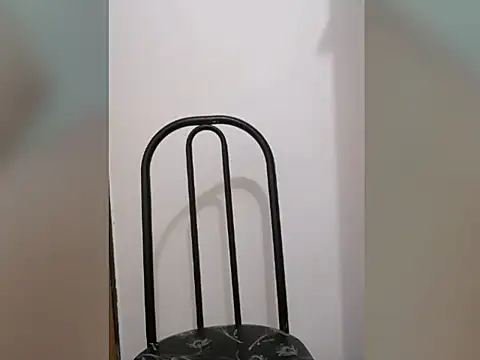 Snapshot of sexyynoturno_ chatting on 09/23/25, 02:25 sexyynoturno online show from 09/23/25, 02:25