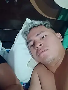 Snapshot of Cachorrinha2025 chatting on 11/24/25, 11:48 Cachorrinha2025 online show from 11/24/25, 11:48