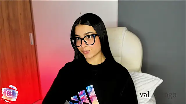 Snapshot of val_varago chatting on 09/20/25, 04:24 val varago online show from 09/20/25, 04:24