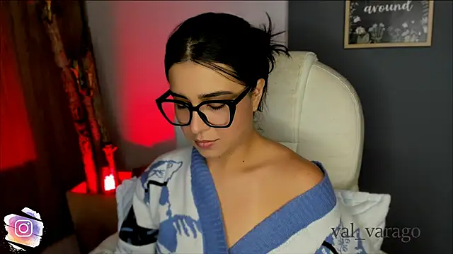 Snapshot of val_varago chatting on 11/01/25, 05:31 val varago online show from 11/01/25, 05:31