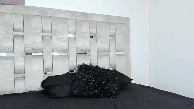 Snapshot of Charlotte_256 chatting on 10/14/25, 12:17 Charlotte 256 online show from 10/14/25, 12:17