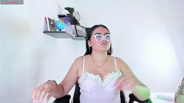 Snapshot of Charlotte_256 chatting on 10/21/25, 12:17 Charlotte 256 online show from 10/21/25, 12:17