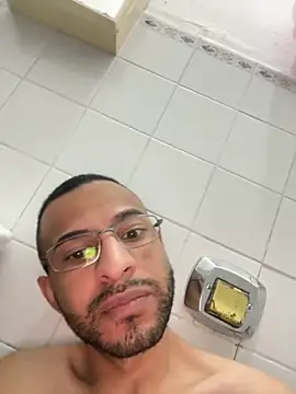 pauzudomoreno1 online show from 12/17/25, 01:44