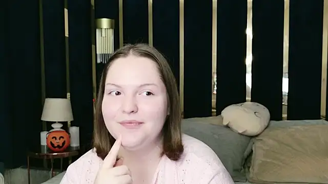 Vanessa Rise online show from 10/31/25, 06:58