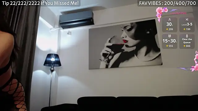 Snapshot of SassyCookies chatting on 10/10/25, 02:21 SassyCookies online show from 10/10/25, 02:21