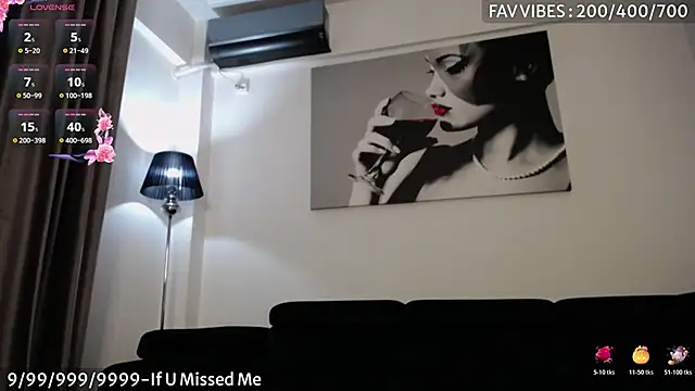 Snapshot of SassyCookies chatting on 10/24/25, 02:08 SassyCookies online show from 10/24/25, 02:08