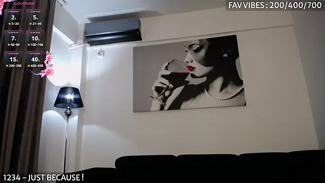 Snapshot of SassyCookies chatting on 10/28/25, 01:53 SassyCookies online show from 10/28/25, 01:53