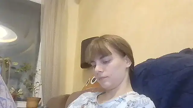 Snapshot of Loriven chatting on 10/15/25, 06:30 Loriven online show from 10/15/25, 06:30