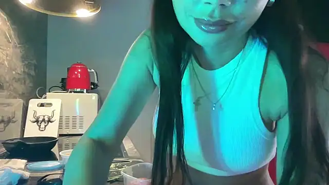 Snapshot of Orlinah chatting on 09/24/25, 10:24 Orlinah online show from 09/24/25, 10:24