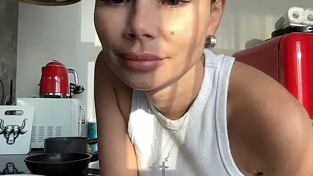 Snapshot of Orlinah chatting on 10/01/25, 04:40 Orlinah online show from 10/01/25, 04:40