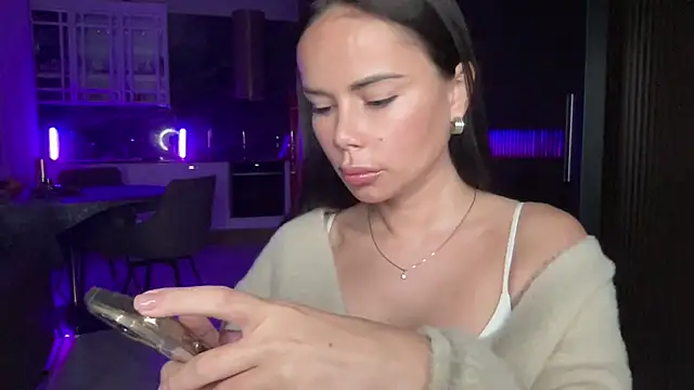 Snapshot of Orlinah chatting on 10/15/25, 06:30 Orlinah online show from 10/15/25, 06:30