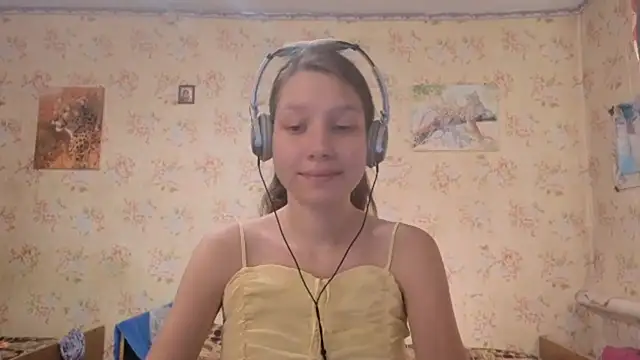 Snapshot of QutieDaSweet chatting on 10/02/25, 07:15 QutieDaSweet online show from 10/02/25, 07:15