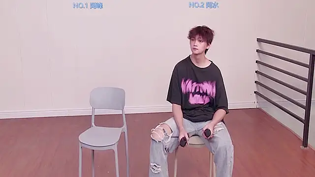huayang001 online show from 09/17/25, 10:28