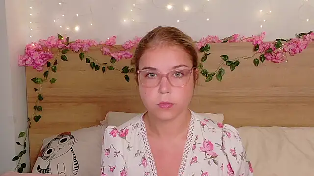 Lilith Bonheur online show from 10/16/25, 08:10