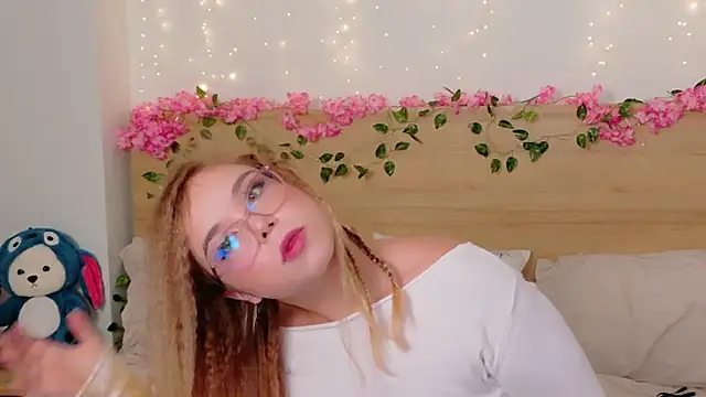 Lilith Bonheur online show from 10/30/25, 08:31