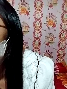 Snapshot of Damhan12 chatting on 11/17/25, 10:32 Damhan12 online show from 11/17/25, 10:32