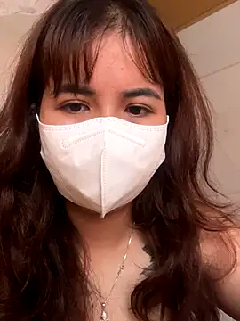 Snapshot of -Huyn- chatting on 09/15/25, 07:19 -Huyn- online show from 09/15/25, 07:19