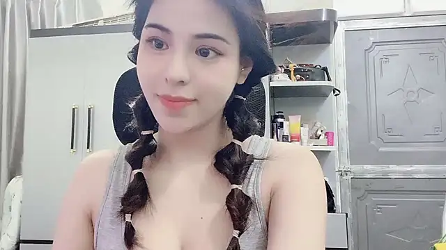 Snapshot of Yang_9099 chatting on 09/20/25, 04:02 Yang 9099 online show from 09/20/25, 04:02