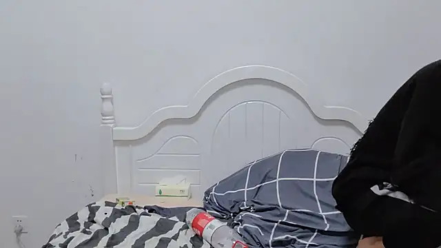 xiaoyi2563 online show from 10/07/25, 02:03