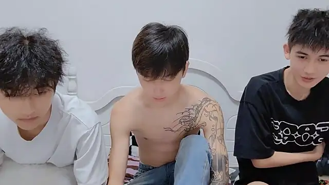 xiaoyi2563 online show from 10/10/25, 12:37