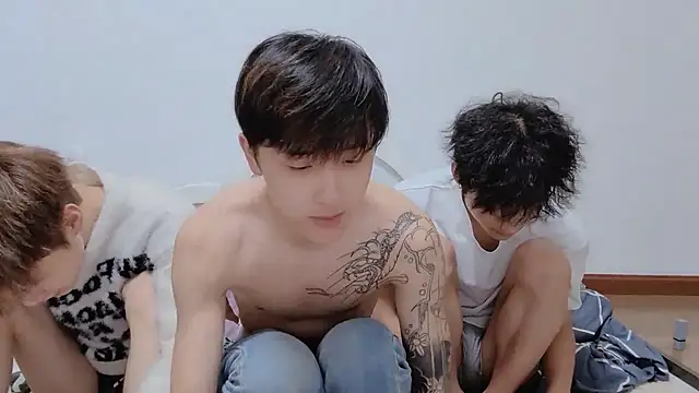 xiaoyi2563 online show from 10/11/25, 03:43