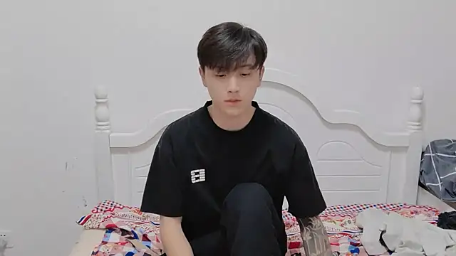 xiaoyi2563 online show from 11/03/25, 12:28