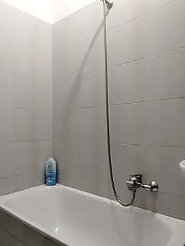 Snapshot of Kwasi-a chatting on 10/15/25, 04:07 Kwasi-a online show from 10/15/25, 04:07