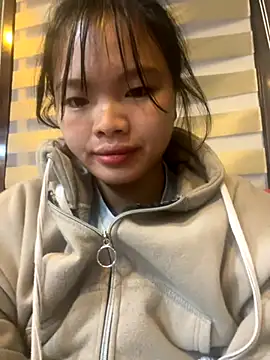 Snapshot of Han20252 chatting on 10/22/25, 03:12 Han20252 online show from 10/22/25, 03:12