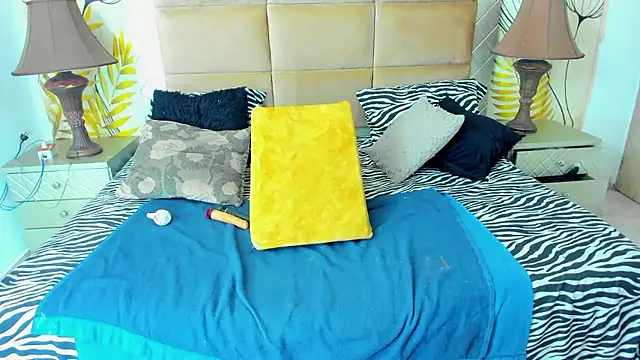 Snapshot of sweet_lulu_sofia chatting on 12/14/25, 09:41 sweet lulu sofia online show from 12/14/25, 09:41