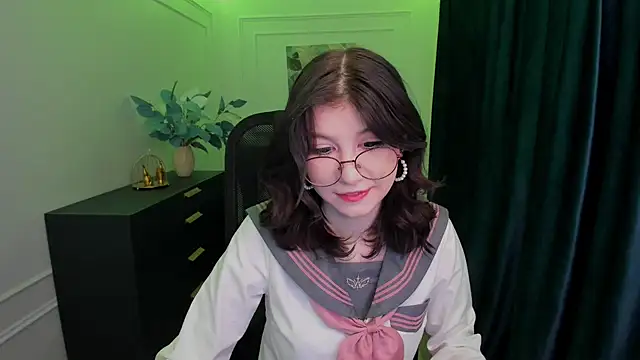 Snapshot of MeLLSawertyq chatting on 09/23/25, 11:24 MeLLSawertyq online show from 09/23/25, 11:24