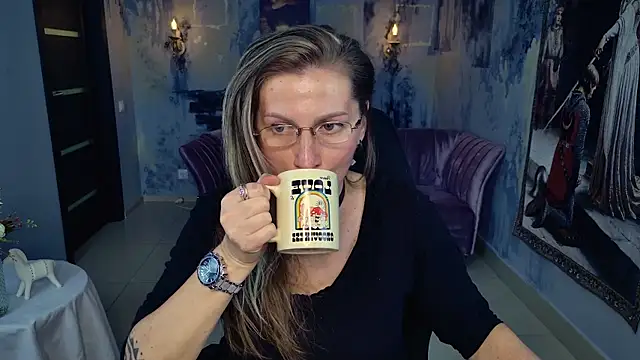 Snapshot of UmaSpace chatting on 09/13/25, 01:44 UmaSpace online show from 09/13/25, 01:44