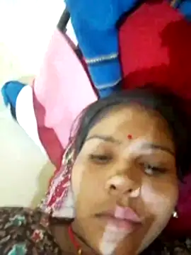 Snapshot of Sort_xr12 chatting on 10/31/25, 11:06 Sort xr12 online show from 10/31/25, 11:06