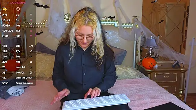 JuicyLullu online show from 10/19/25, 05:52