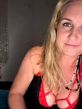 Snapshot of The_Real_Blondie chatting on 09/13/25, 10:42 The Real Blondie online show from 09/13/25, 10:42
