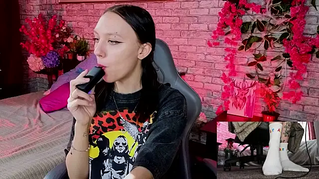 Snapshot of AdeliceLenoir chatting on 09/24/25, 07:12 AdeliceLenoir online show from 09/24/25, 07:12