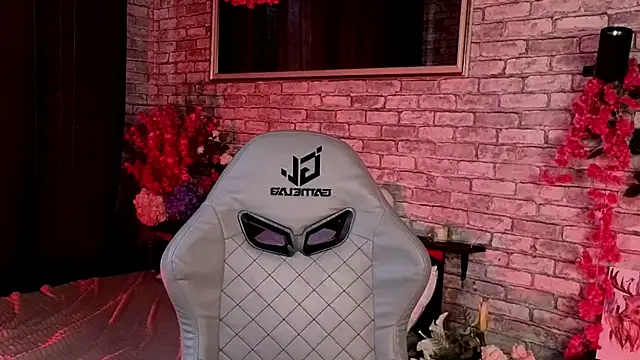 Snapshot of AdeliceLenoir chatting on 09/28/25, 05:57 AdeliceLenoir online show from 09/28/25, 05:57