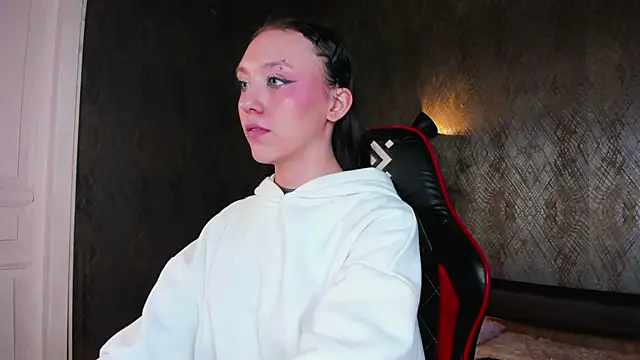 Snapshot of AdeliceLenoir chatting on 10/03/25, 01:52 AdeliceLenoir online show from 10/03/25, 01:52