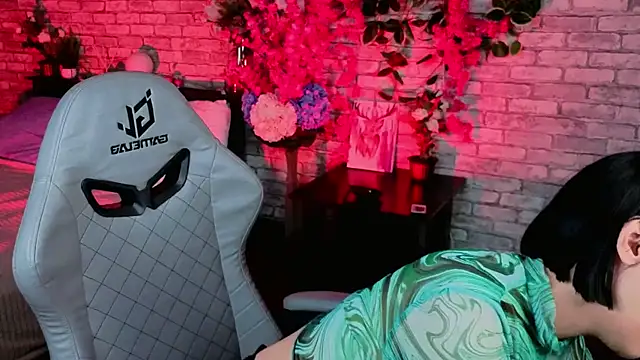 Snapshot of AdeliceLenoir chatting on 10/14/25, 01:45 AdeliceLenoir online show from 10/14/25, 01:45