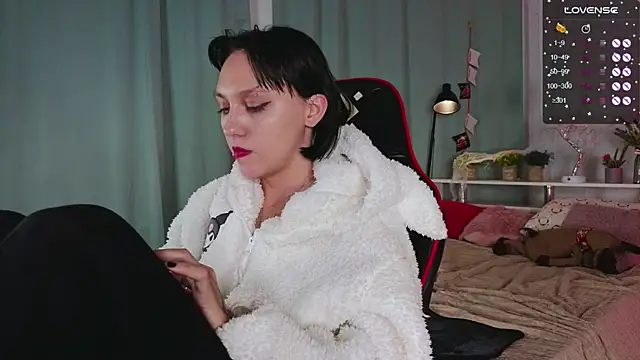 Snapshot of AdeliceLenoir chatting on 10/18/25, 05:46 AdeliceLenoir online show from 10/18/25, 05:46