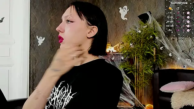 Snapshot of AdeliceLenoir chatting on 10/19/25, 06:58 AdeliceLenoir online show from 10/19/25, 06:58