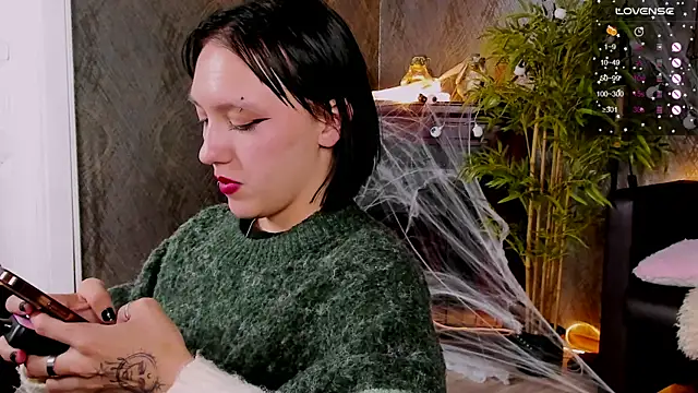 Snapshot of AdeliceLenoir chatting on 10/19/25, 07:03 AdeliceLenoir online show from 10/19/25, 07:03