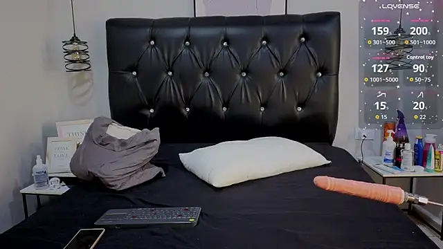 Snapshot of Antonella_RiosFG chatting on 10/27/25, 06:23 Antonella RiosFG online show from 10/27/25, 06:23