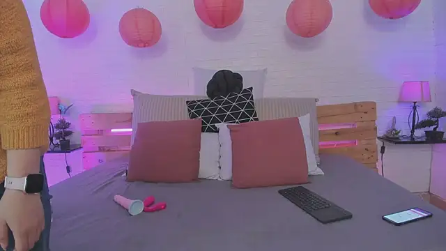 Snapshot of Jensen_hill chatting on 09/30/25, 11:37 Jensen hill online show from 09/30/25, 11:37